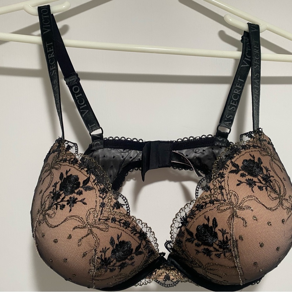 Victoria's Secret Black Floral Embroidered Bra